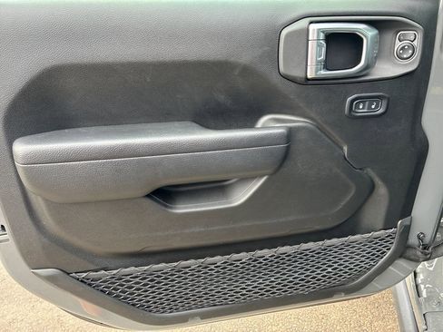 Used 2023 Jeep Wrangler Unlimited w/ Sun & Screen Package image 13