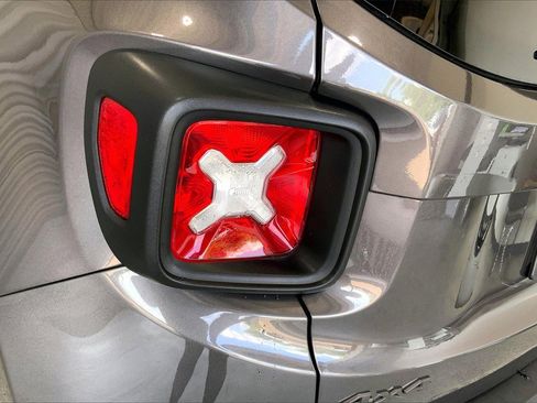 Used 2021 Jeep Renegade Latitude w/ Convenience Group image 13