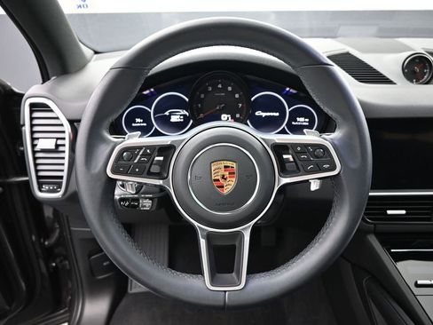 Used 2023 Porsche Cayenne AWD/4WD image 15