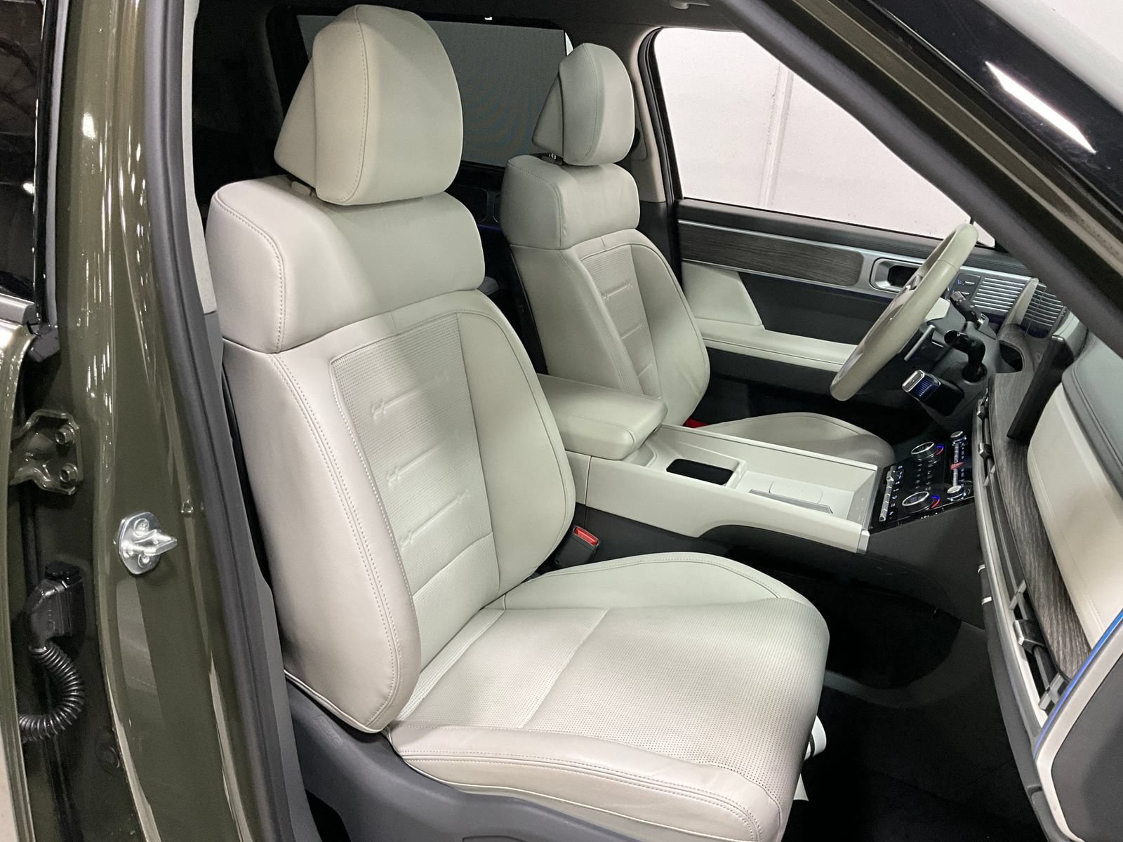 Used 2024 Hyundai Santa Fe Limited AWD/4WD image 9