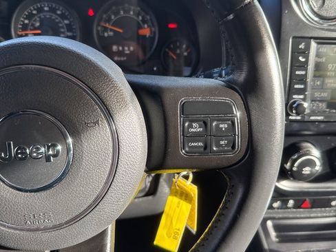 Used 2016 Jeep Patriot High Altitude image 31