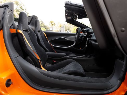 Used 2025 McLaren Artura Spider RWD image 57