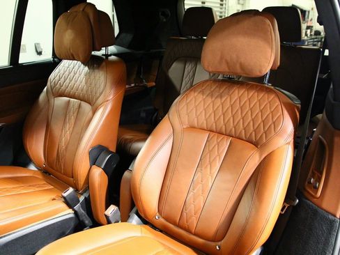 Used 2022 BMW X7 M50i w/ Executive Package image 30