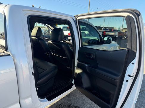 Used 2023 Toyota Tacoma TRD Sport w/ TRD Premium Sport Package AWD/4WD image 27