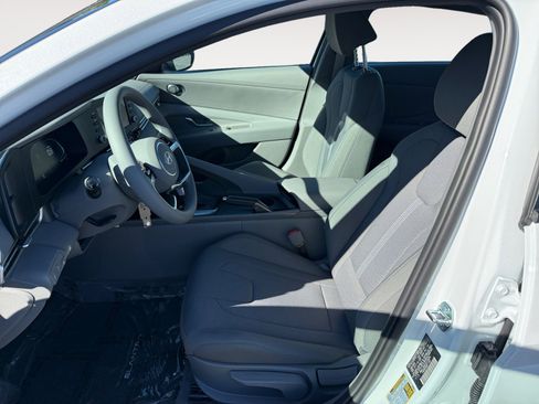 New 2026 Hyundai Elantra SE image 10