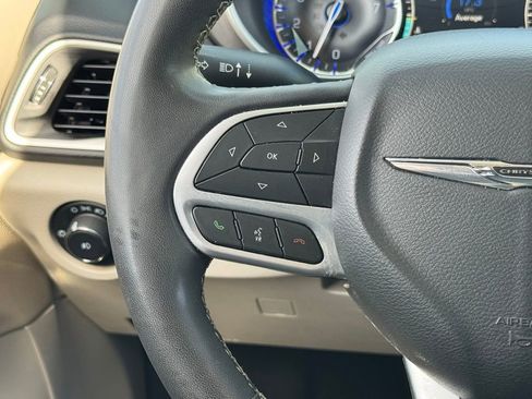 Used 2022 Chrysler Pacifica Touring-L FWD image 20