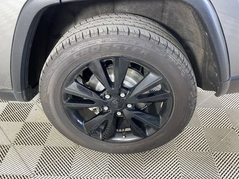 Used 2013 Jeep Grand Cherokee Altitude AWD/4WD image 15