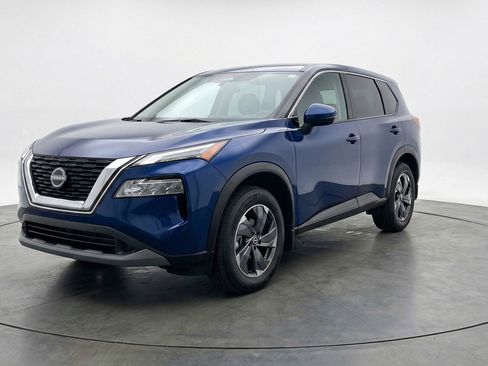 Used 2025 Nissan Rogue SV image 3