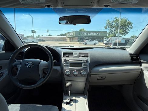 Used 2011 Toyota Camry LE FWD image 21