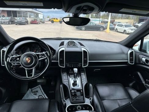 Used 2017 Porsche Cayenne AWD/4WD image 24