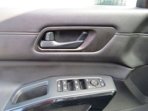 Used 2023 Nissan Pathfinder S image 18