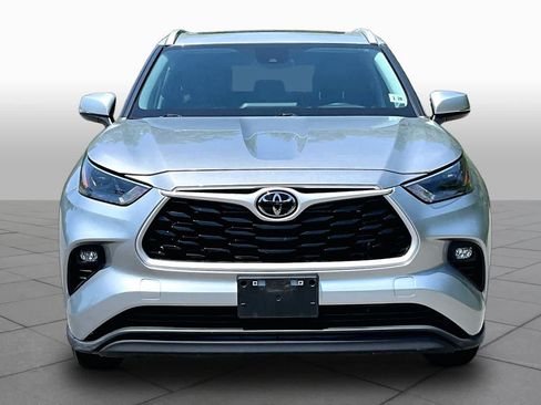 Used 2023 Toyota Highlander XLE AWD/4WD image 4