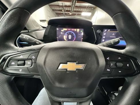 Used 2025 Chevrolet Trax LT FWD image 11