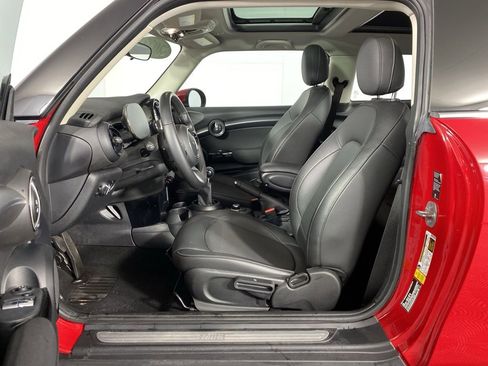 Certified 2022 MINI Cooper 2-Door Hardtop image 10