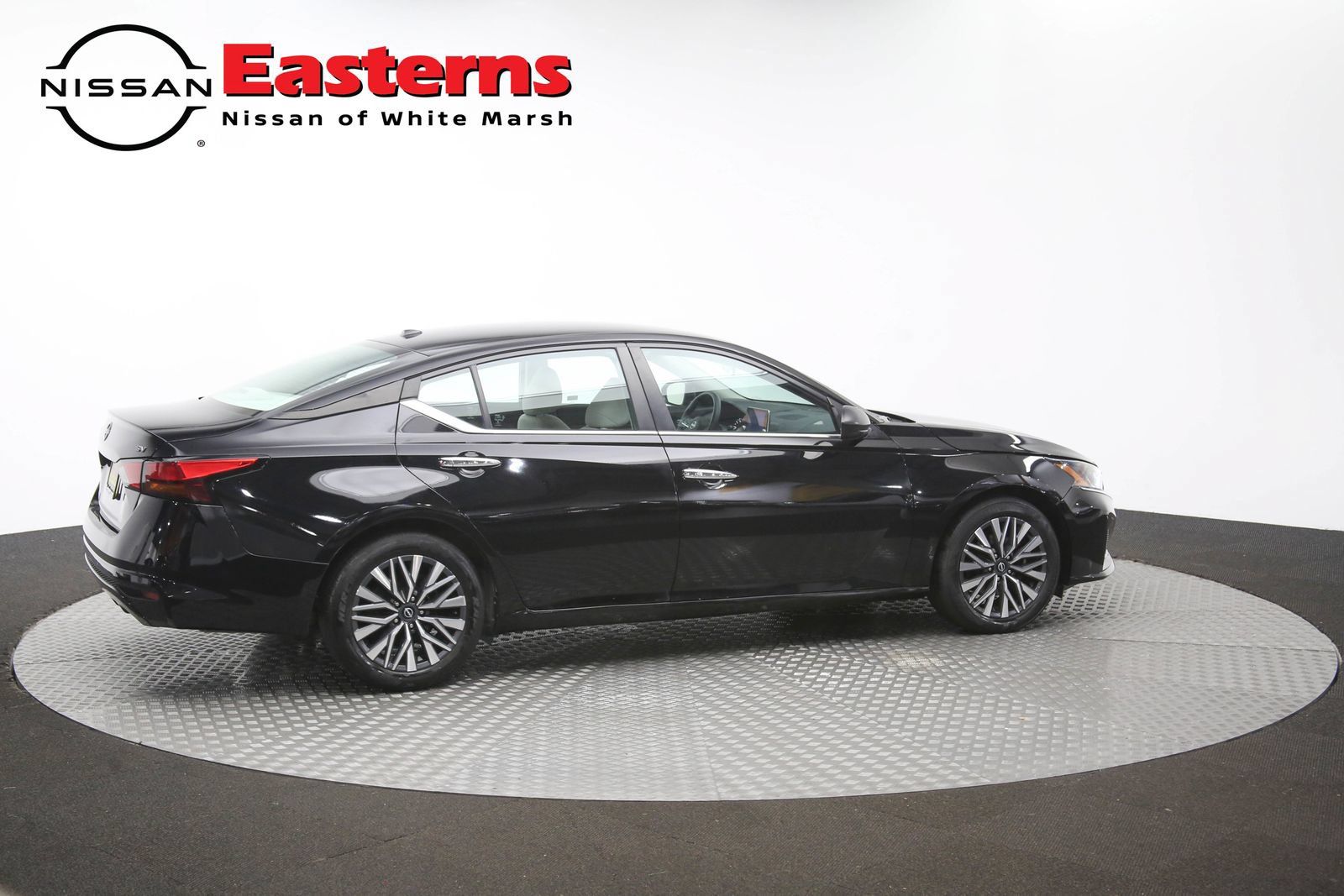 Used 2024 Nissan Altima 2.5 SV FWD image 41