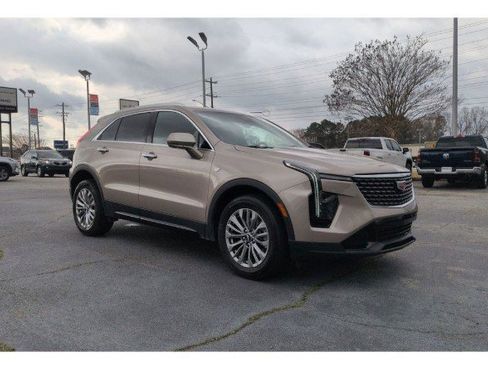 Used 2025 Cadillac XT4 Premium Luxury FWD image 9