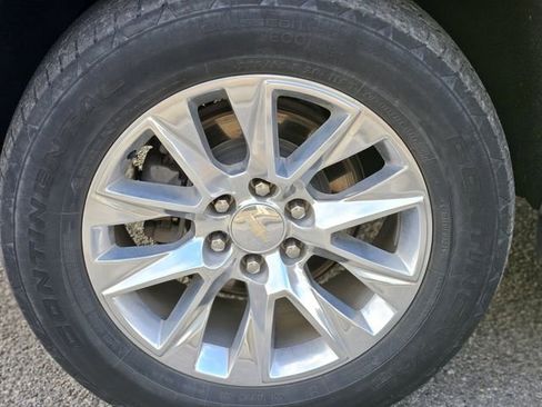 Used 2023 Chevrolet Suburban Premier image 10