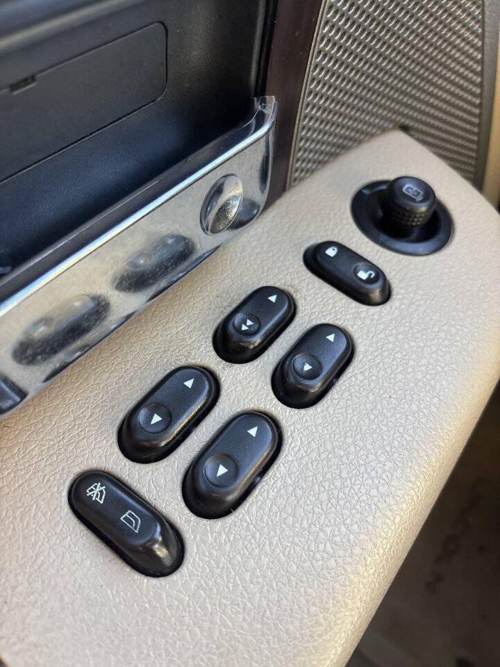 Used 2006 Lincoln Mark LT 4x4 image 23