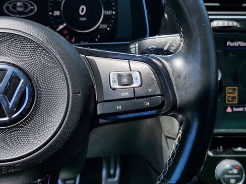 Used 2019 Volkswagen Golf R 4-Door AWD/4WD image 30