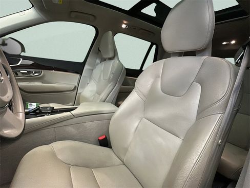 Used 2016 Volvo XC90 T6 Momentum w/ Momentum Plus Package image 9