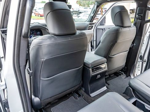 Used 2024 Lexus GX 550 w/ Accessory Package (Z1) AWD/4WD image 35