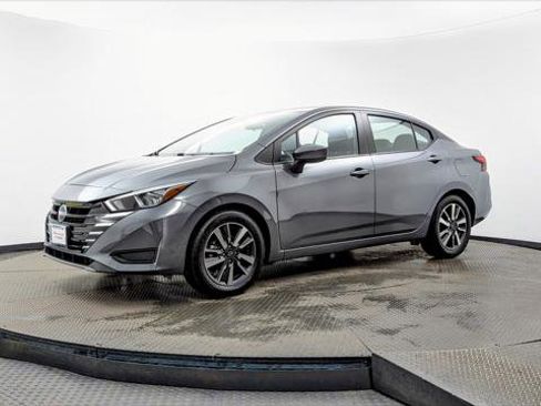 Used 2024 Nissan Versa SV image 2