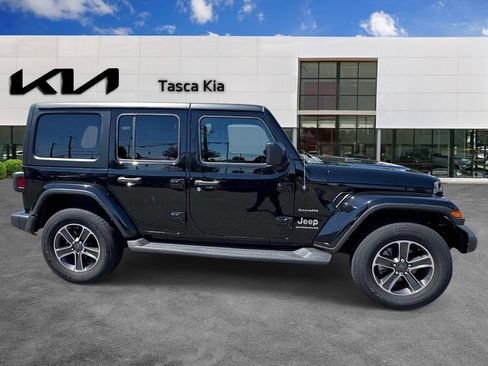 Used 2023 Jeep Wrangler Unlimited Sahara w/ Cold Weather Group AWD/4WD image 6