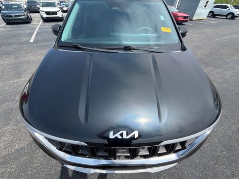 Used 2022 Kia Carnival LX FWD image 20