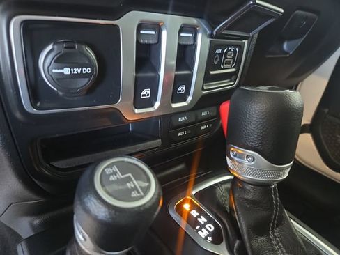 Used 2025 Jeep Wrangler Sport AWD/4WD image 19