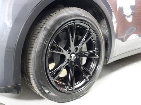 Used 2023 Tesla Model Y Long Range image 3