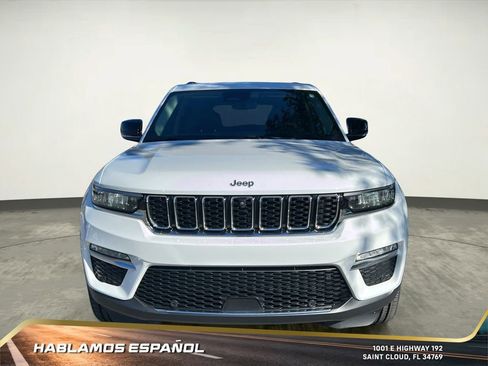 Used 2022 Jeep Grand Cherokee Limited w/ Luxury Tech Group II image 9