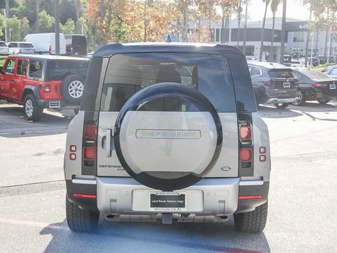 Used 2023 Land Rover Defender 130 SE image 7