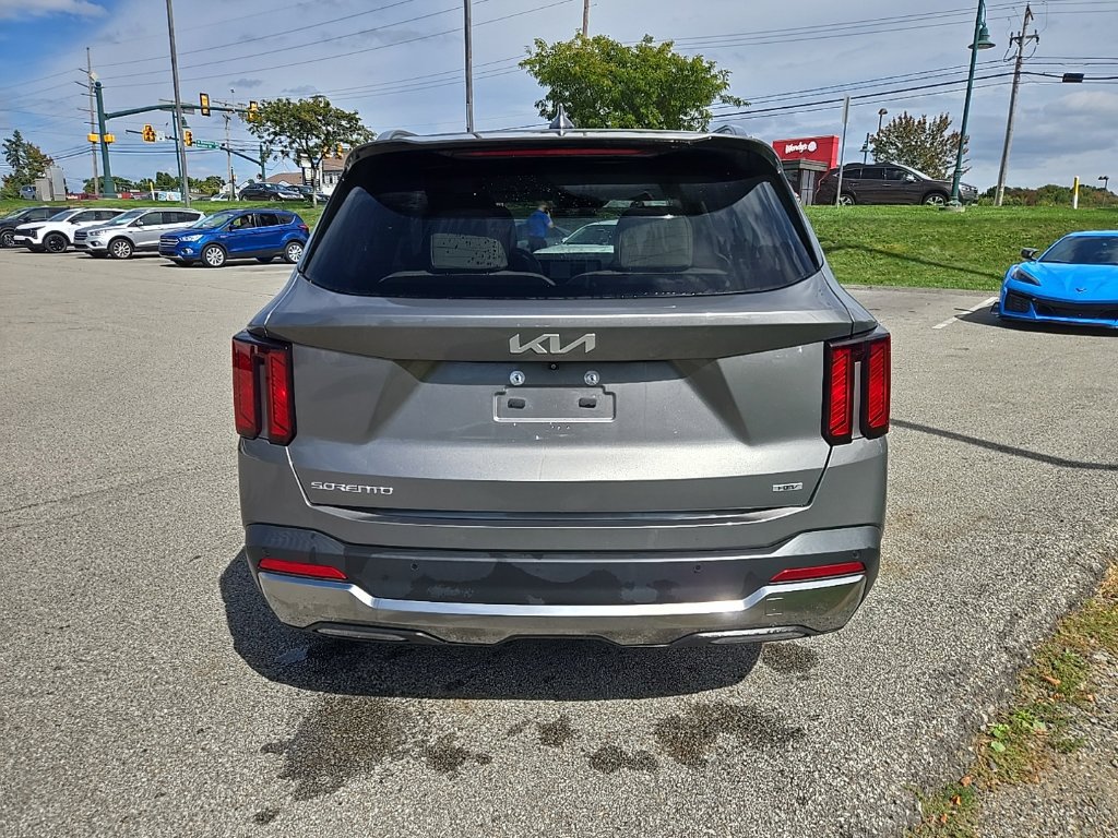 Certified 2025 Kia Sorento EX AWD/4WD image 4
