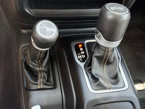 Used 2022 Jeep Wrangler Unlimited Sahara AWD/4WD image 27