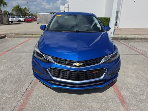 Used 2017 Chevrolet Cruze LT w/ Convenience Package FWD image 2