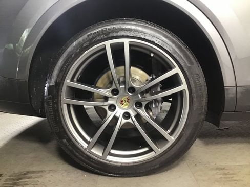 Certified 2022 Porsche Cayenne AWD/4WD image 16