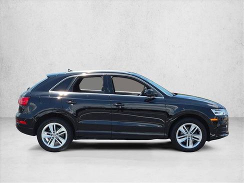 Used 2017 Audi Q3 2.0T Premium Plus w/ Premium Plus Package FWD image 4