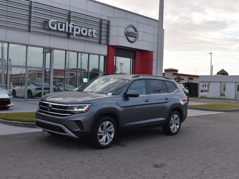 Used 2022 Volkswagen Atlas SE image 2