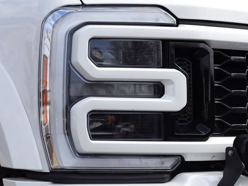 Used 2024 Ford F450 Platinum image 40