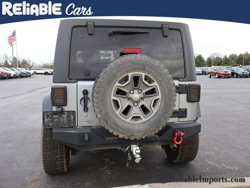 Used 2015 Jeep Wrangler Unlimited Rubicon w/ Connectivity Group image 19
