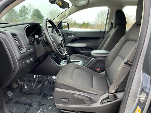 Used 2022 Chevrolet Colorado LT w/ LT Convenience Package image 11