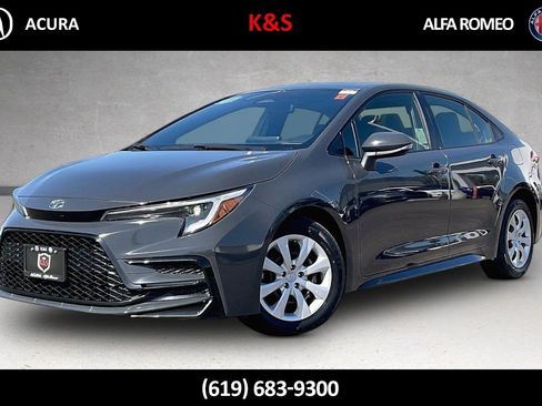 Used 2024 Toyota Corolla SE w/ SE Premium Package FWD image 1