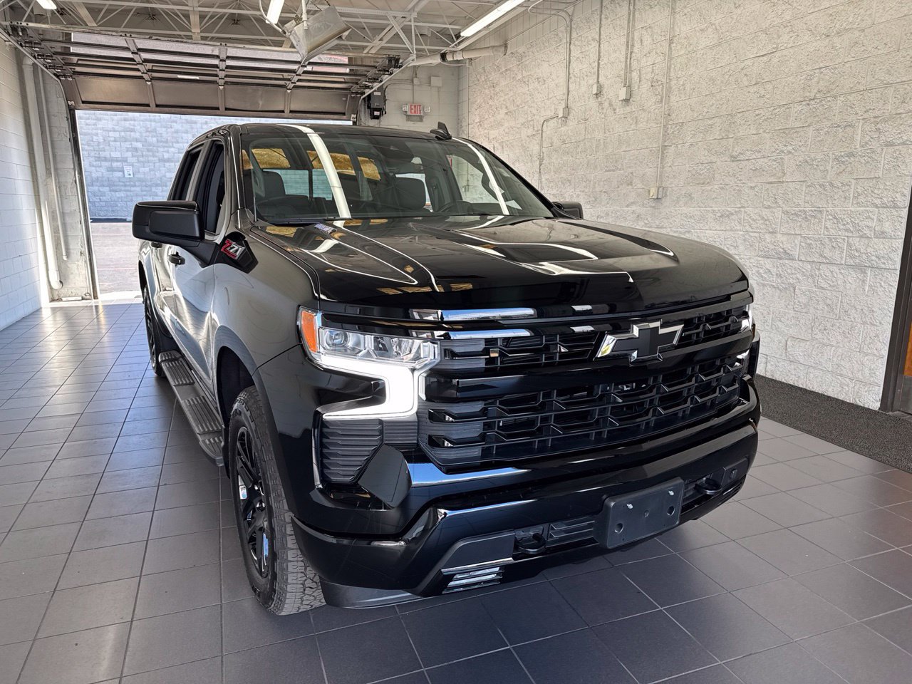 Used 2025 Chevrolet Silverado 1500 RST AWD/4WD image 2