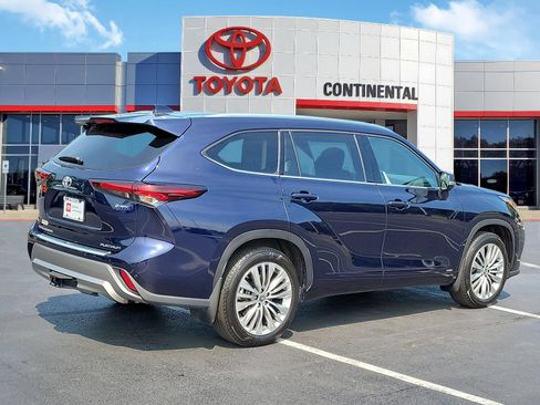 Certified 2025 Toyota Highlander Platinum AWD/4WD image 5
