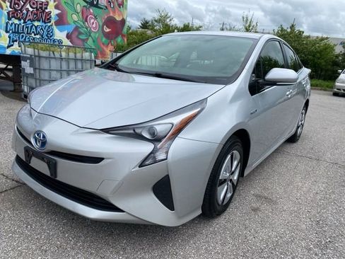 Used 2016 Toyota Prius Two image 2