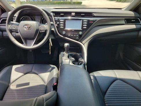 Used 2020 Toyota Camry SE FWD image 11