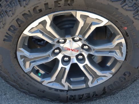 New 2026 GMC Sierra 1500 SLE AWD/4WD image 17