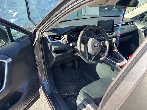 Used 2021 Toyota RAV4 XLE Premium image 8
