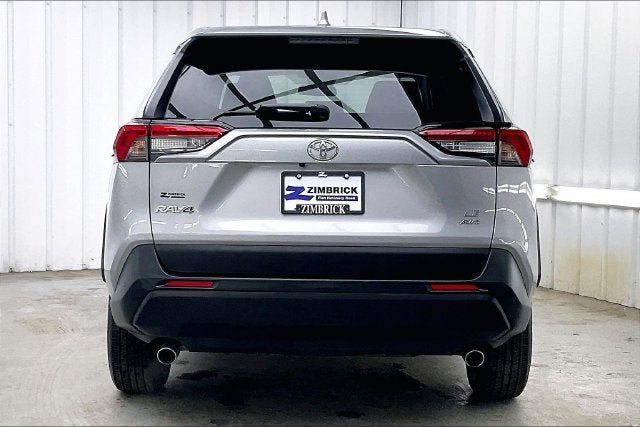 Used 2025 Toyota RAV4 LE AWD/4WD image 4