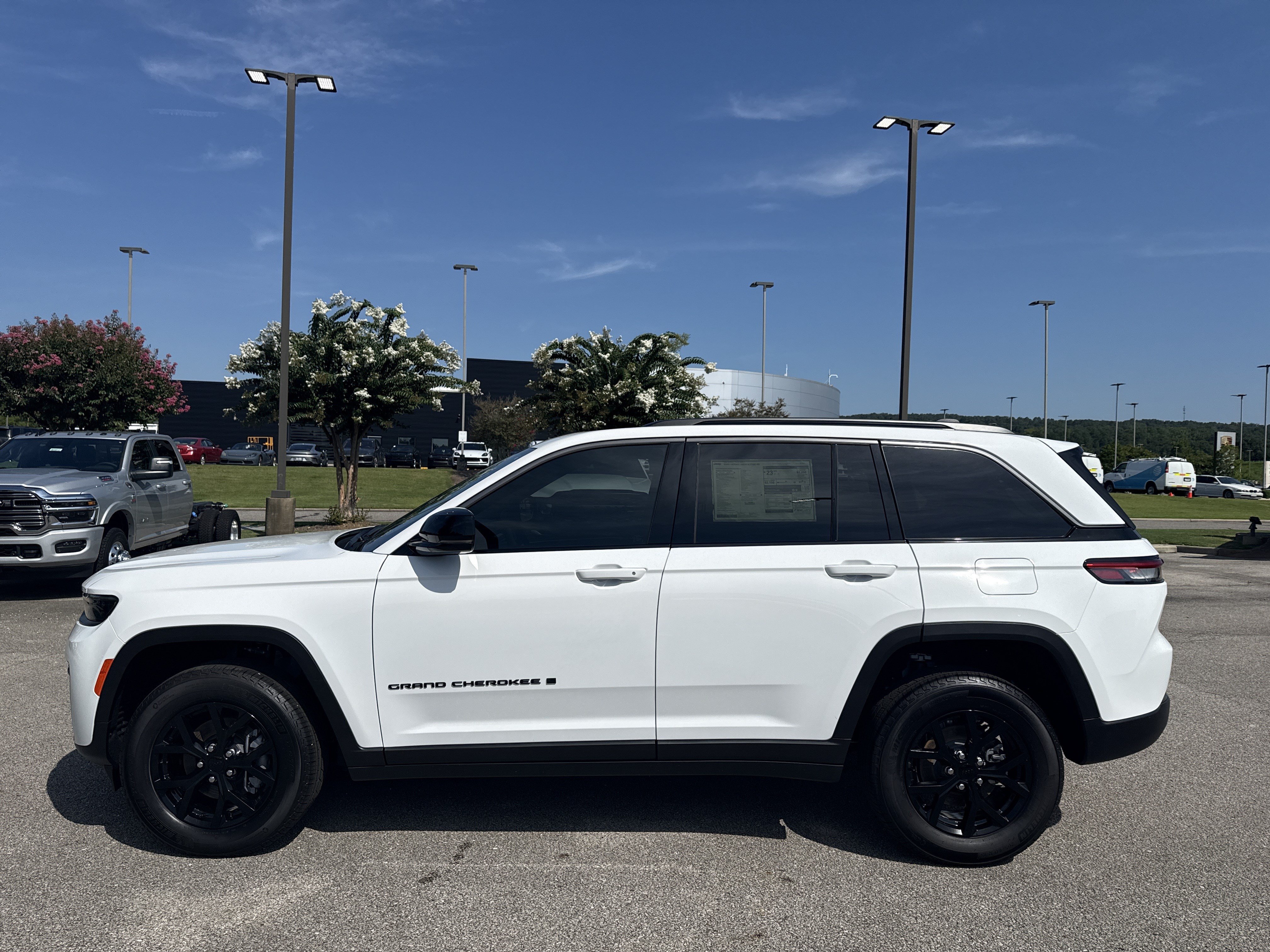 New 2026 Jeep Grand Cherokee Altitude RWD image 4